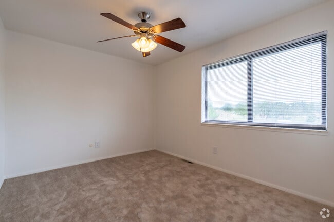 3 habitaciones, 1,5 baños - 105 m² - Dormitorio 1 - Oak Meadows