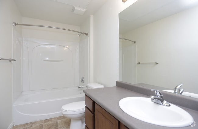 2BR, 2BA - 1,005 SF