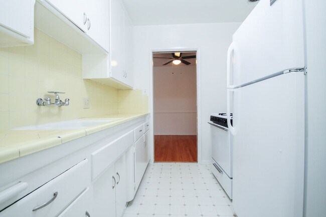 1033 S. Holt Ave.