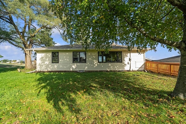 Photo - Longview Manor