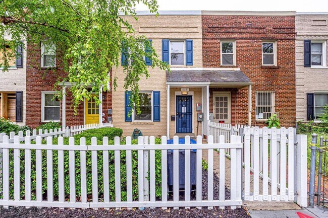 Photo - Sunny 2-Bedroom + Den  in SW Waterfront! - Parking included