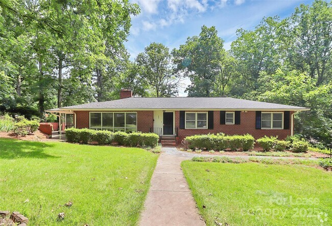 Building Photo - 207 Oak Dr Rental