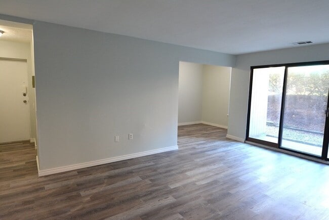 Photo - 58 Shrewsbury Green Dr Unit A