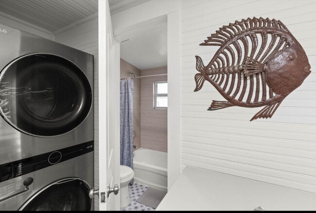 Lavadora y secadora - 3477 Hibiscus St