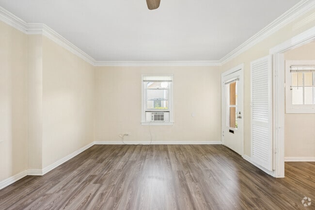 1BR, 1BA - 900SF - Dining Room