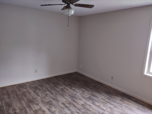 Photo - 115 W Nelson Rd