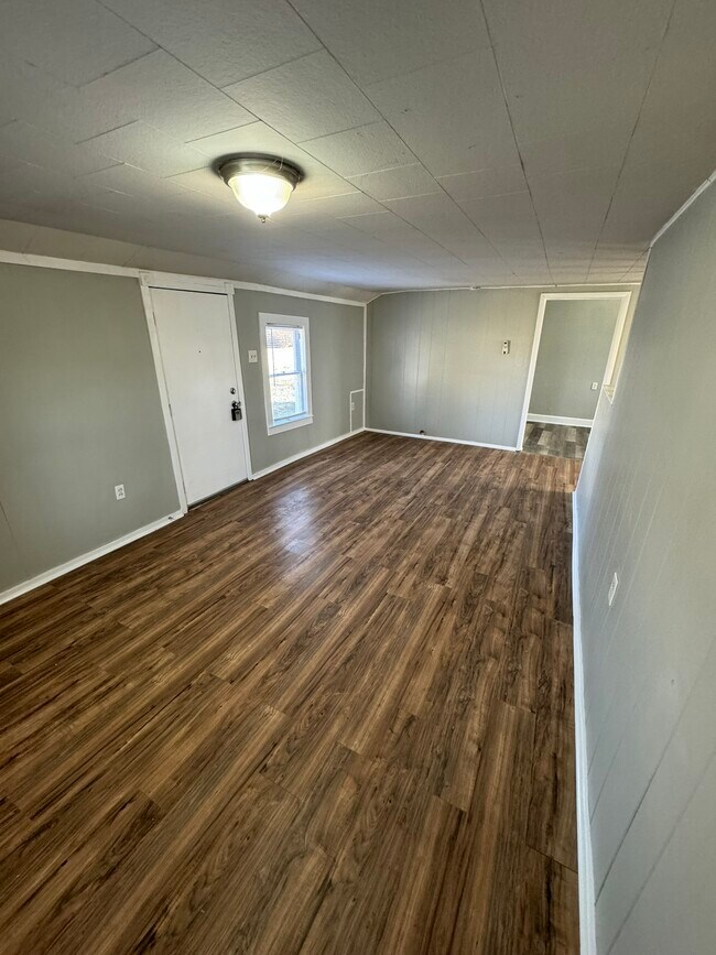 Photo - 868 Midland Ave