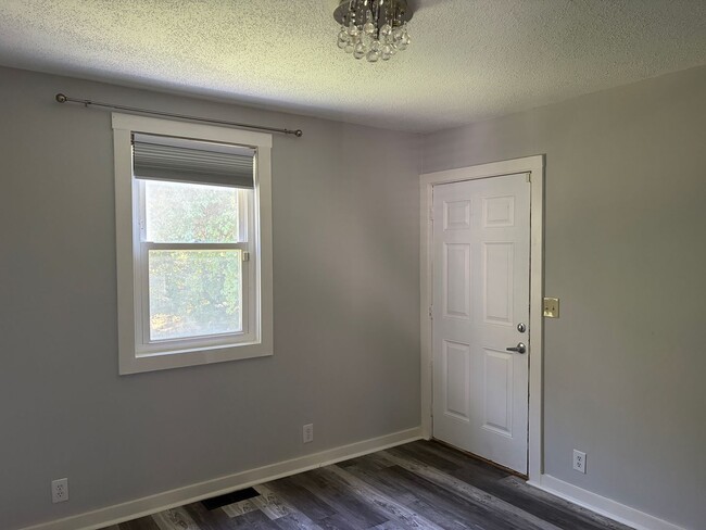 Photo - 1410 W College St