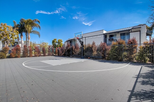 The Californian Apartments- HB