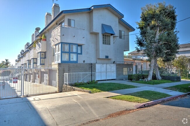 Building Photo - 534 Venice Way Rental