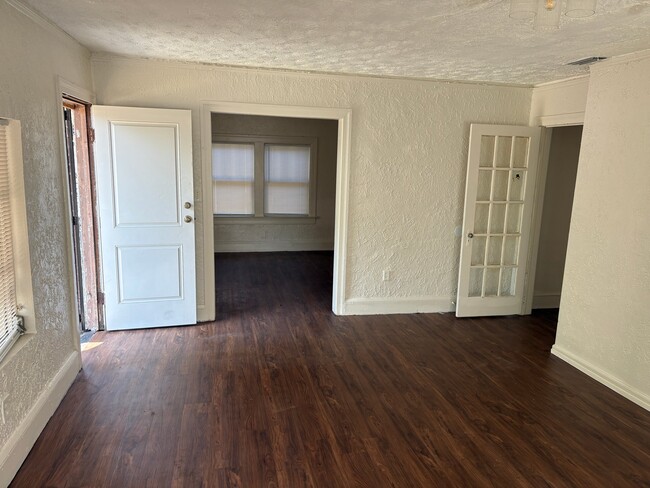Photo - 1525 W 15th St