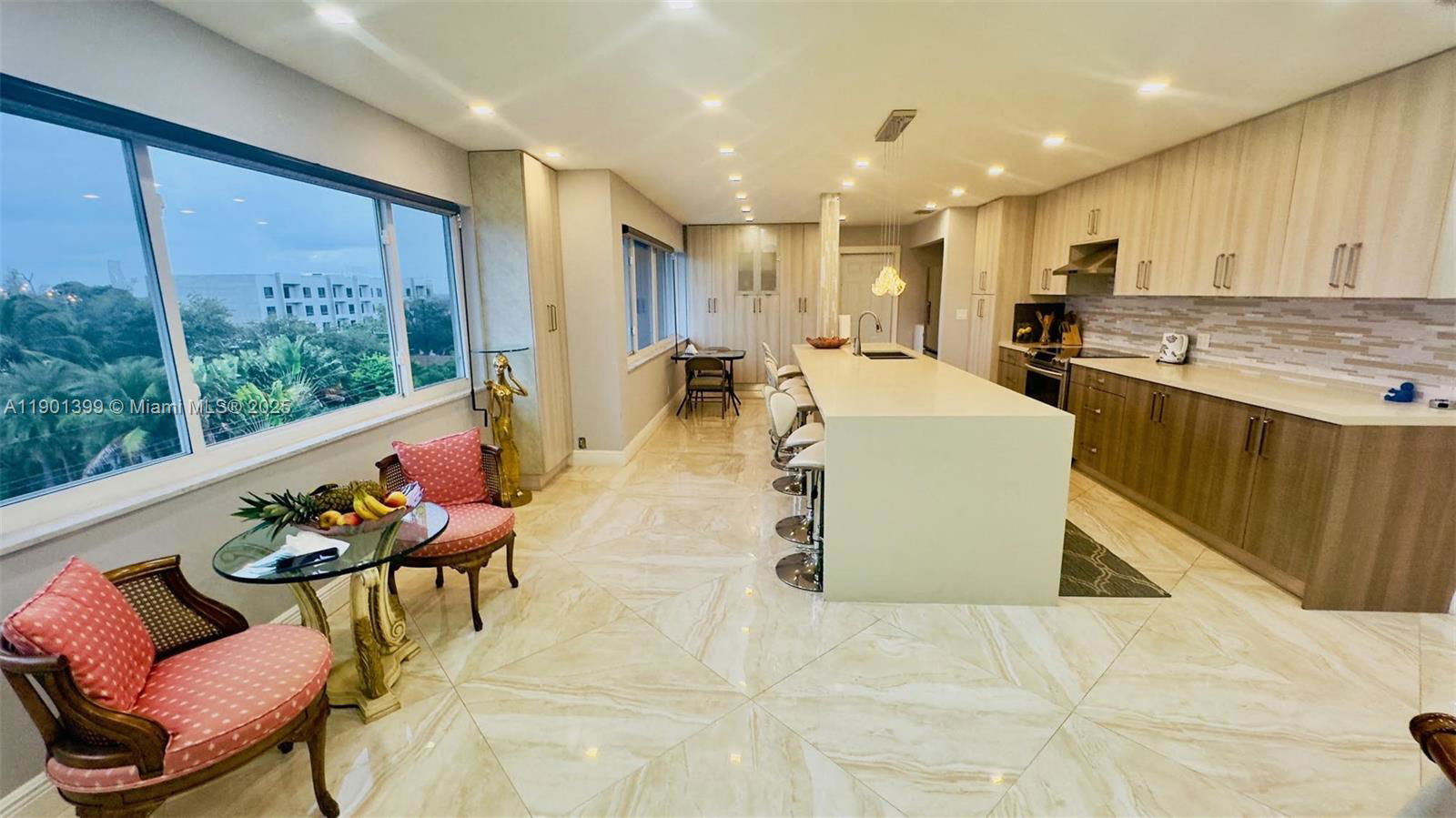 Photo - 329 SE 3rd St Unidad 502S