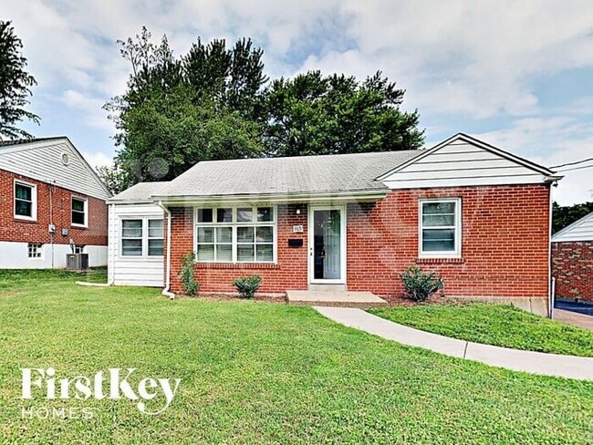 Photo - 815 St Jean St