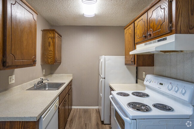 2BR, 1BA - 750SF - Brandywine Gardens Apartments