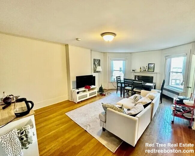 912 Beacon St Unit 912 Beacon St.