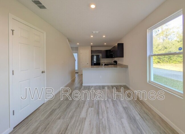 Photo - 2342 N Davis St