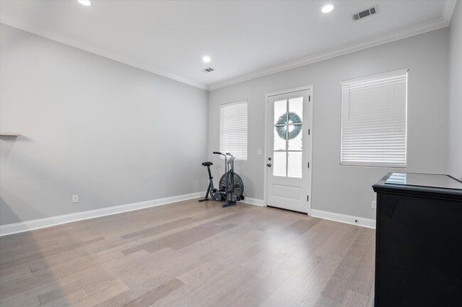 Photo - 385 Williford St