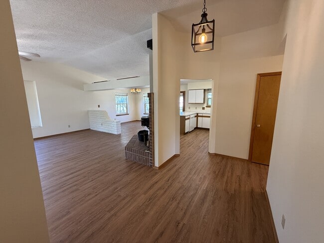 Photo - 1 Autumnwood Ct