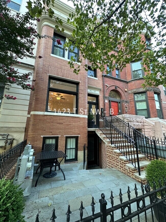 Building Photo - 1423 T St NW Unit B