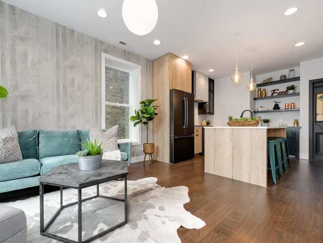 Photo - 1815 W Augusta Blvd Unit 1