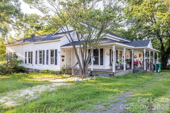 Photo - 203 Church St