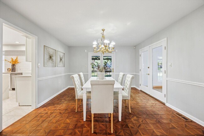 Photo - 2 Woodstock Dr