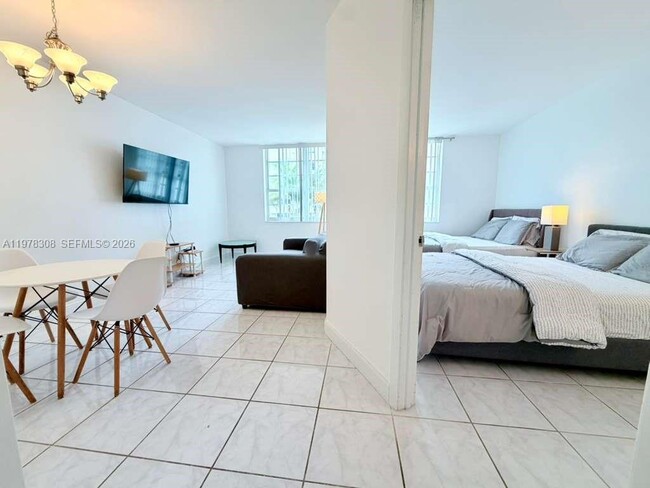 Building Photo - 100 Lincoln Rd Unit 524