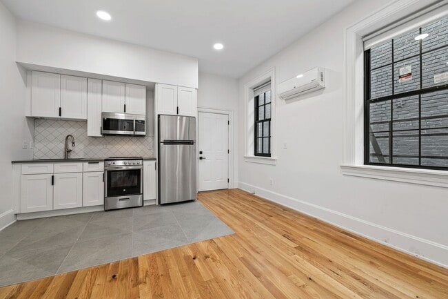 Building Photo - 1121 Dayton St Unit 201 Rental
