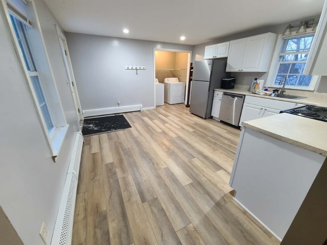 Photo - 1458 N Main St