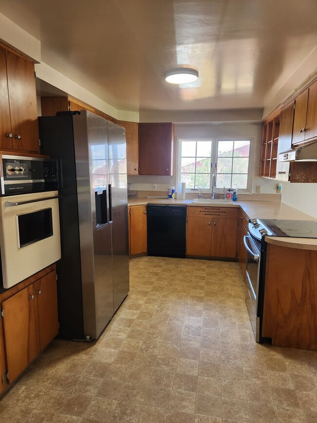 Building Photo - West Valley 3 bedroom country home with 3 ...