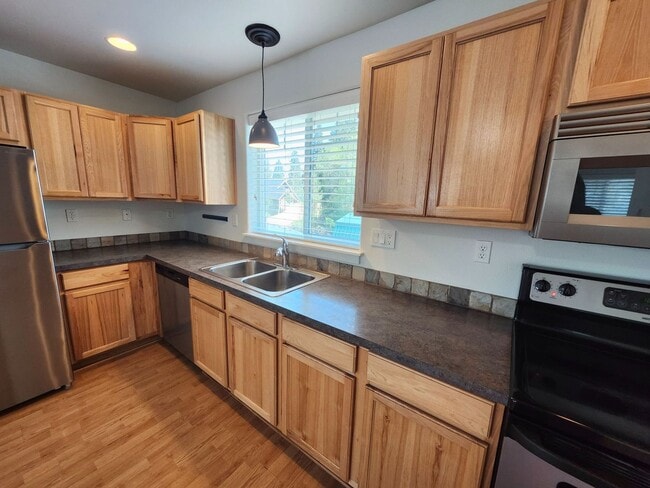 Photo - 2 Bed/1.5 Bath Triplex with Attached Garage - Emerson Ave Unit 3