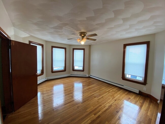 Building Photo - 51 Aldie St Unit 1