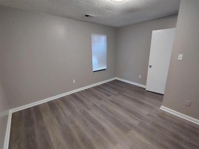 Photo - 679 Leath St