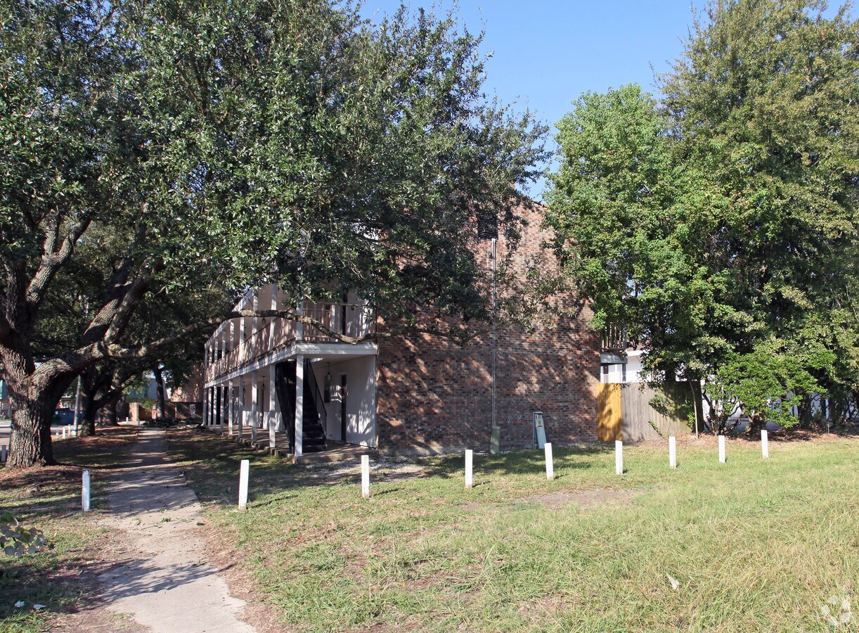 Photo - River Road Apartments