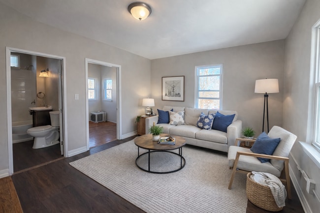 Building Photo - 1865 Fischer St Unit Nicely Updated Duplex!