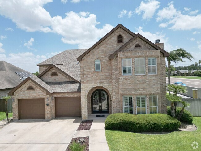 Building Photo - Gorgeous 4b/4.5bath house in McAllen