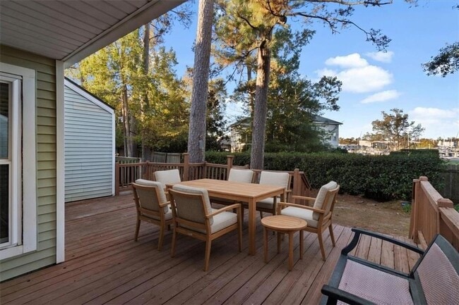 16 Jacqueline Ct Unit 16
