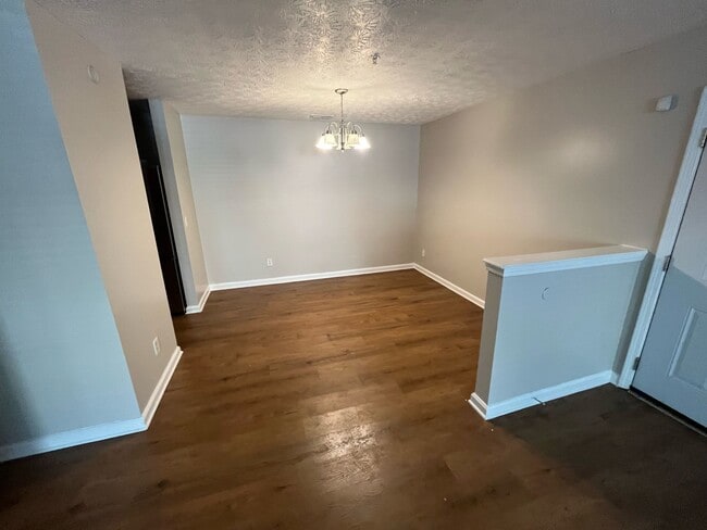 Photo - 8101 Par Four Way