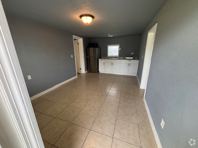 Building Photo - 1064 N Tamiami Trl Rental