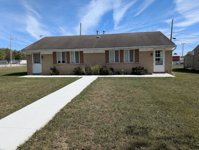 Building Photo - Daggett860 Unit 2