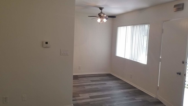 Photo - 5302 Comercio Ln Unit 5