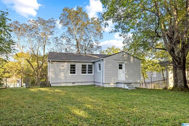 Photo - 932 5 Mile Rd