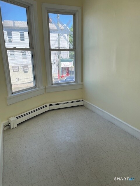 Photo - 647 Union Ave Unidad 2