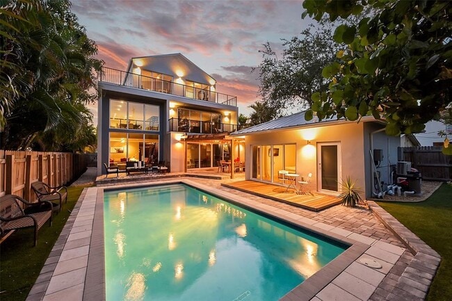 Building Photo - 640 NE 17th Way