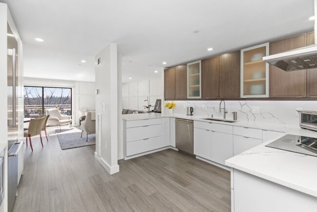 Building Photo - 199 Coolidge Ave Unit 105 Rental
