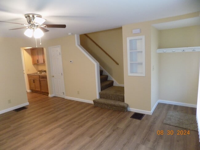 Photo - 450 Albert St Unit A