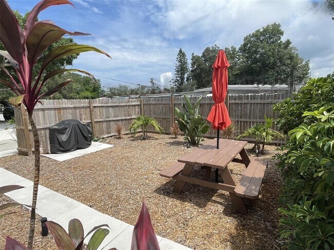 Photo - 828 S Tuttle Ave