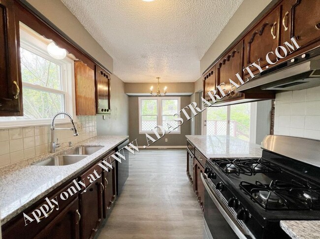 Photo - Cozy 4 Bedroom 3 Bath in Olathe-Available ...