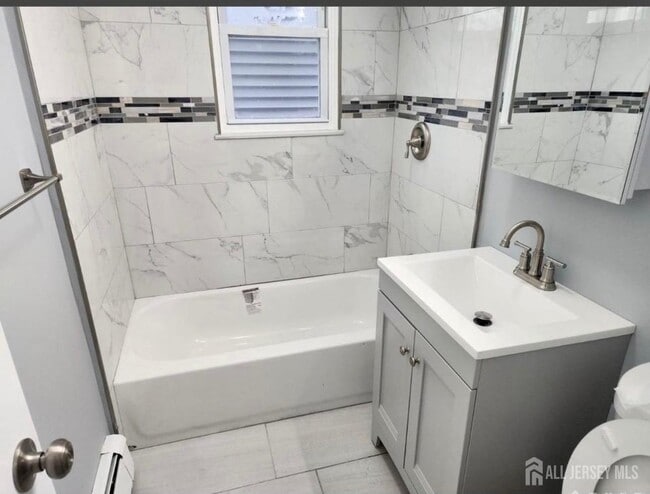 Photo - 723 Parker St