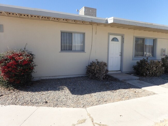 Building Photo - Cute 2 Bed 1 Bath Rental
